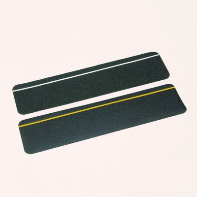 安赛瑞 SAFEWARE 14118 反光条楼梯防滑贴 黄色反光条+金刚砂防滑颗粒,黑色,550×135mm,10片/包