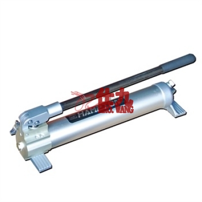 双速轻型手动液压泵 PL072 **大压力第二级(bar) : 700 汉普