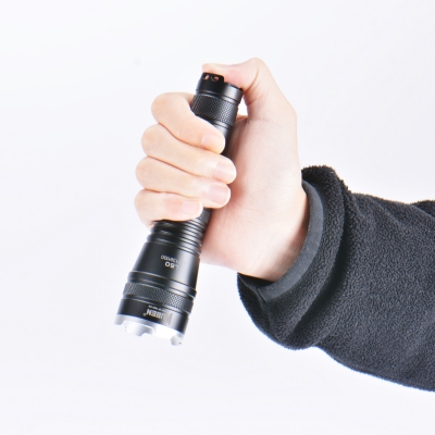 WUBEN务本L60变焦手电筒1200流明强光远射USB直充户外探险搜索